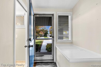 881 Brooklawn Dr, Troy, MI 48084 - photo 4