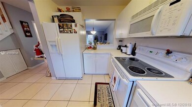 8374 SW 152nd Ave unit 52, Miami, FL 33193 - photo 5