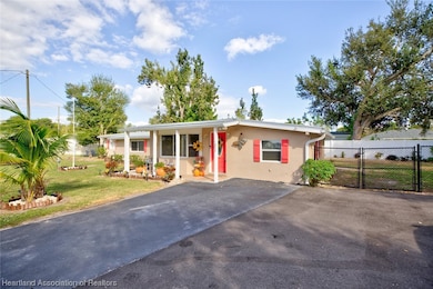 1803 Lake Clay Dr, Lake Placid, FL 33852 - photo 2