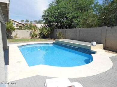Large Play Pool with Water Feature