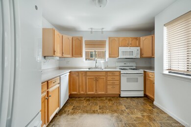 901 Scenic Ln, Poughkeepsie, NY 12603 - photo 7