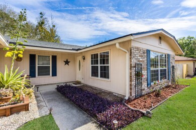 4901 Lofty Pines Cir E-large-004-16-Exte
