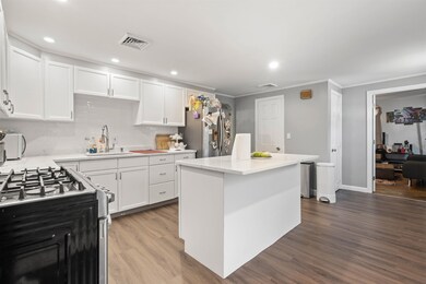 20 Ferson St, Nashua, NH 03060 - photo 4