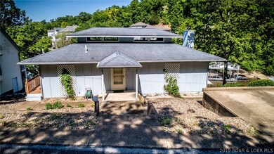 Very easy access to the front door from the road.