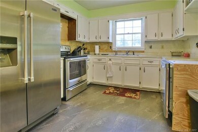 112 Allenwood Cir, Hendersonville, NC 28792 - photo 4