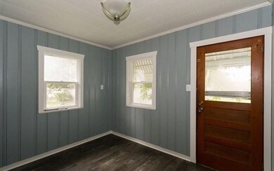 609 E 7 1/2 St N, Newton, IA 50208 - photo 5