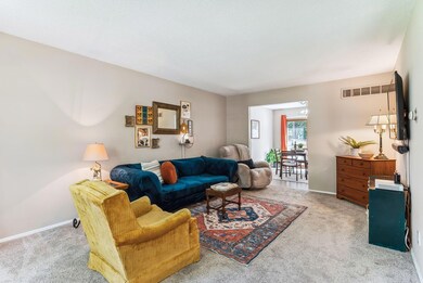 4-web-or-mls-136-stornoway-dr-e