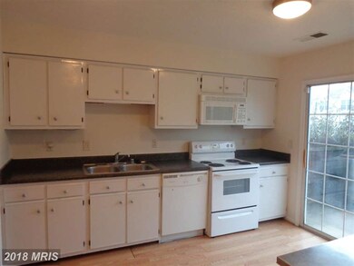 14013 Grumble Jones Ct, Centreville, VA 20121 - photo 3