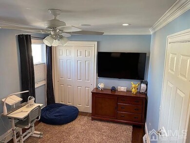 bedroom 3 (another view)