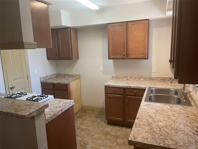 5611 Knightwood St, Houston, TX 77016 - photo 4