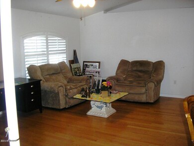Living room 3