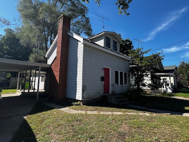 213 W Montcalm St, Greenville, MI 48838 - photo 2