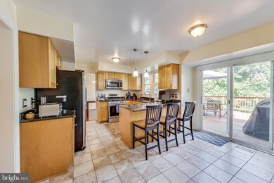 9218 Bluefield Rd, Springdale, MD 20774 - photo 5