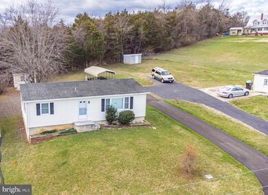 747 Ash St, Strasburg, VA 22657 - photo 2