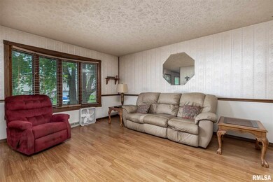 1615 W 49th St, Davenport, IA 52806 - photo 5