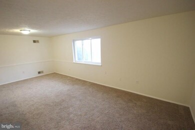 19613 Gunners Branch Rd, Germantown, MD 20876 - photo 2