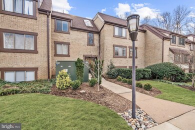 1668 Parkcrest Cir unit 300, Reston, VA 20190 - photo 3