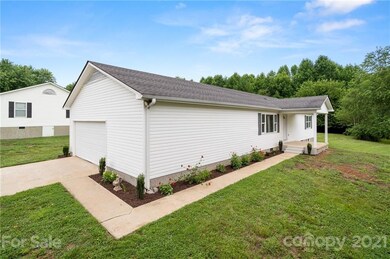 111 Kim Ln, Hendersonville, NC 28792 - photo 3