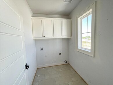 915 N Lake Ct, Moss Bluff, LA 70611 - photo 3