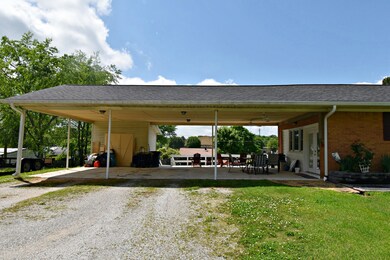 124 W Brooklyn St, Linden, TN 37096 - photo 4