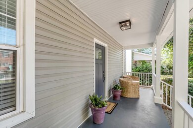207 W Poplar