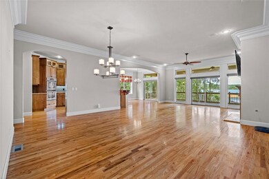 Family room w expansive Lakeviews and Beach!