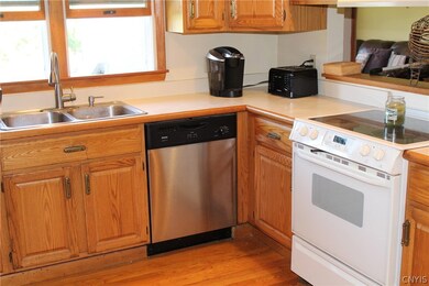 pristine countertops and cabinets.