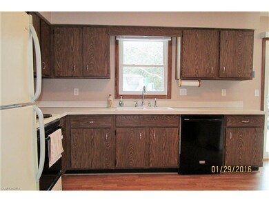 Fully applianced kitchen, new laminate flooring in