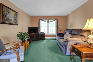 8 Hearthstone Dr, Reading, PA 19606 - photo 3