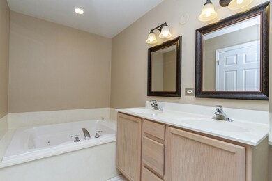 357 Lucille Ln unit 30, Schaumburg, IL 60193 - photo 6