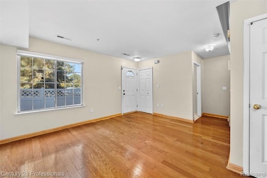 Bright, sunny sitting room