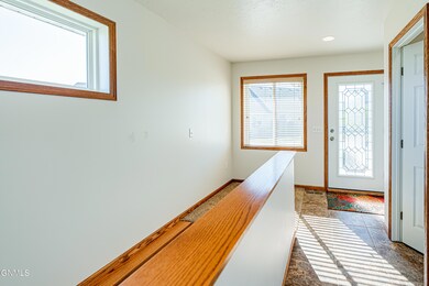 3702CalgaryCt_00020
