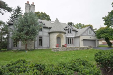 1070 Circle on the Green