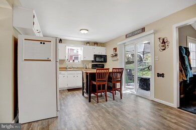 563 Staufer Ct, Mount Joy, PA 17552 - photo 4