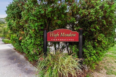 84 Charter Cir unit 84, Ossining, NY 10562 - photo 3