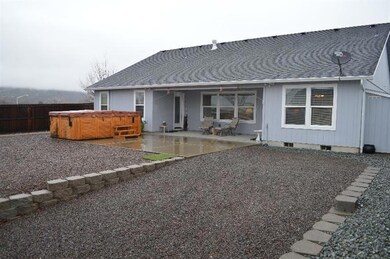 643 Sheffield Dr, Eagle Point, OR 97524 - photo 3