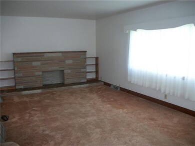 VERY LARGE LIVING ROOM WITH FP