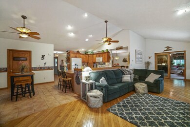 137 Buckboard Ln, Lords Valley, PA 18428 - photo 7