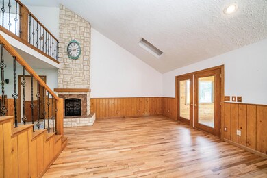 1900_Maple_Grove_Road_03