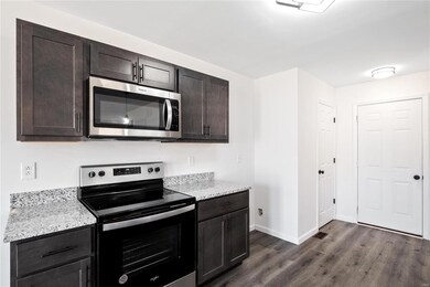 6823 Hampshire Ct, Maryville, IL 62062 - photo 4