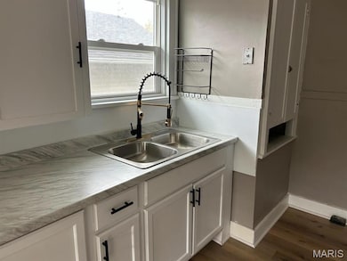 1308 W Randolph St, Vandalia, IL 62471 - photo 5