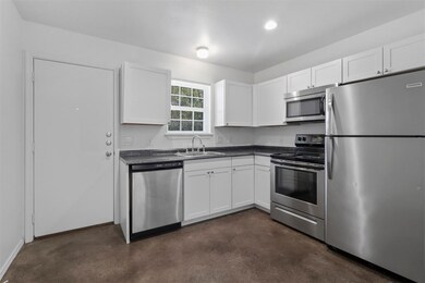 1001 W 9th St unit B, Bonham, TX 75418 - photo 7