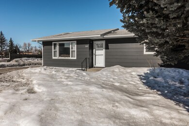 2622 Crescent Dr, Grand Forks, ND 58201 - photo 2