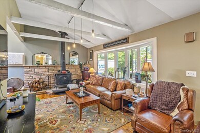 54A Upland Dr unit A, East Northport, NY 11731 - photo 5