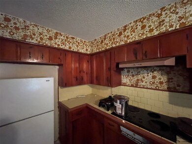 10109 Bretton Dr, Houston, TX 77016 - photo 4