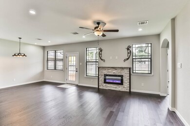 8310 Observatory St, Houston, TX 77088 - photo 5