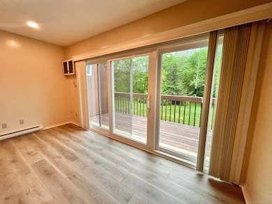 213 Baxter Rd unit B, Storrs Mansfield, CT 06268 - photo 2