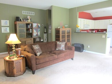 5800 Hudson Lake Dr, Louisville, KY 40291 - photo 2