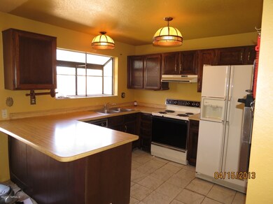 Kitchen with breakfast bar