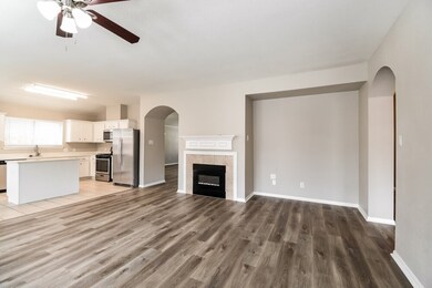 3815 Saxon Hollow Ct, Friendswood, TX 77546 - photo 7